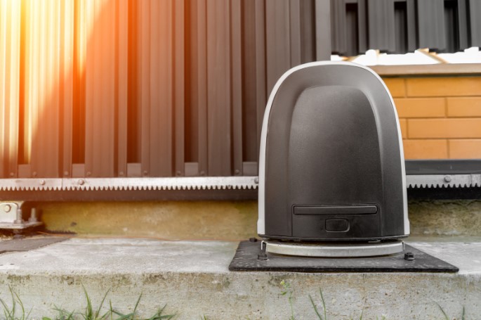 какая фурнитура нужна для откатных ворот из профнастила